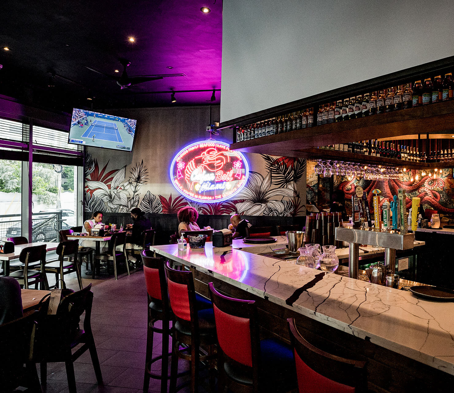 Bar Area of ​​Cajun Boil Hollywood Seafood Restaurant
