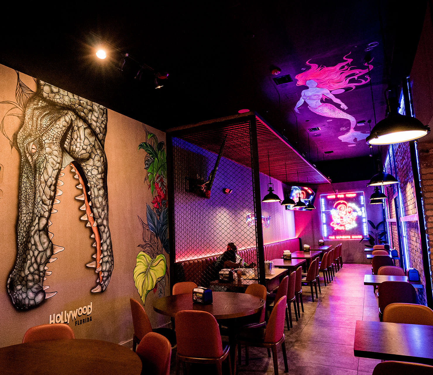 Colorful, illuminated area of ​​Cajun Boil Hollywood seafood restaurant